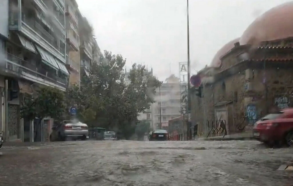 Βροχερός καιρός σήμερα με χιονοπτώσεις στα ορεινά