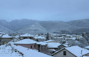 Λίγα χιόνια στην Αττική, θερμοκρασίες έως -15 βαθμούς σε άλλες περιοχές