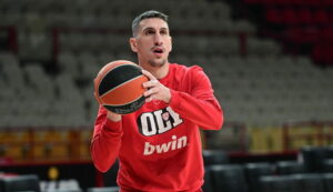 Ολυμπιακός: Ο Λαρεντζάκης στην κορυφαία πεντάδα τριπόντων