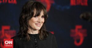 Η Γουινόνα Ράιντερ επιστρέφει στο σύμπαν του Τιμ Μπάρτον