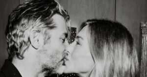 Το τρυφερό φιλί της Τζένιφερ Άνιστον με τον σύντροφό της Τζιμ Κέρτις