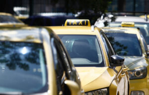 Συνεχίζεται η απεργία των ταξιτζήδων στην Αθήνα και τη Θεσσαλονίκη