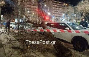 Ο Βαρδάρης πλήττει τη Θεσσαλονίκη με ανέμους έως 9 μποφόρ