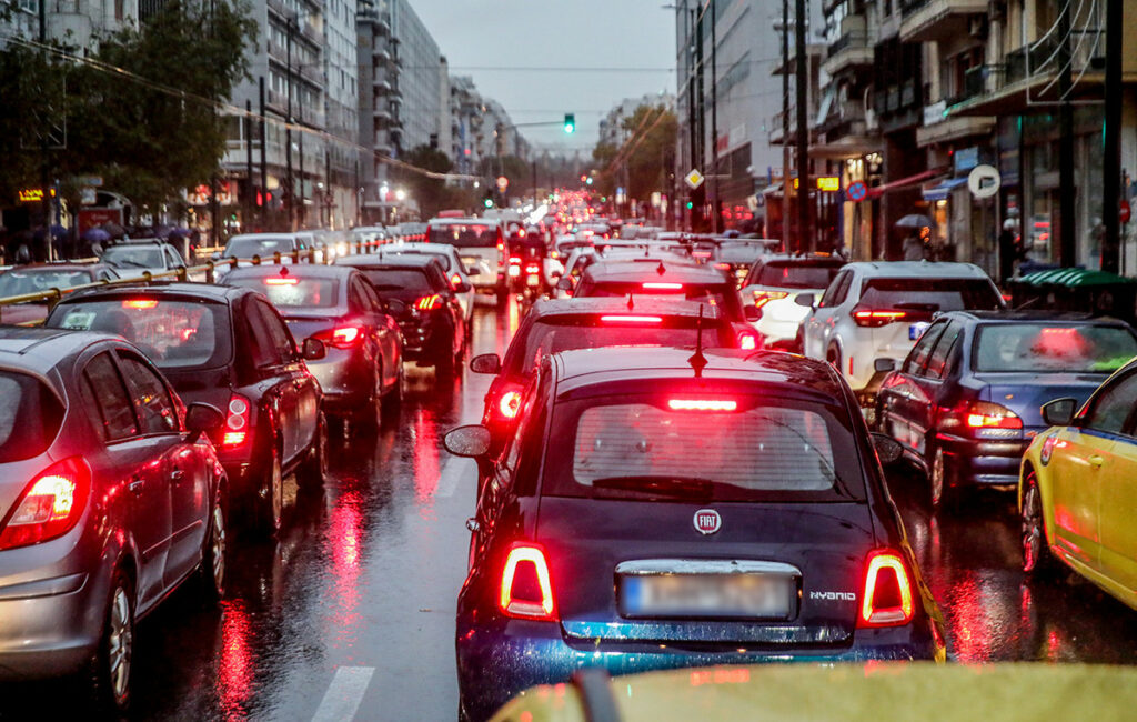 Κίνηση τώρα: Σημαντικά προβλήματα στον Κηφισό και την Αττική Οδό