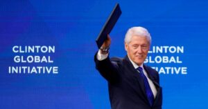 Μπιλ Κλίντον: «Δεν ήξερα τίποτα για τα εγκλήματα του Επστάιν»