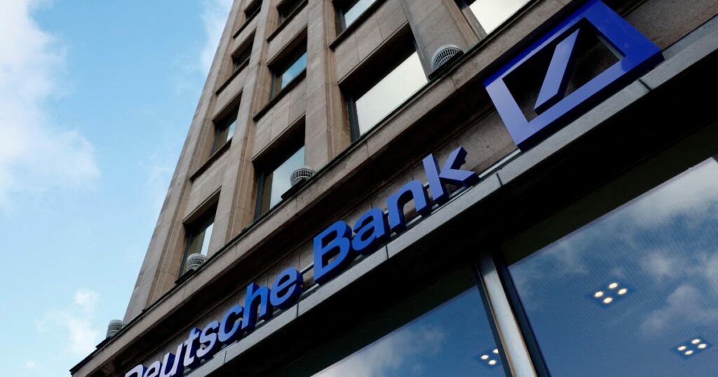 Αποκαλύψεις FT: Η Deutsche Bank και η συνεργασία της με τον Επστάιν
