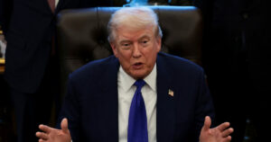 ΗΠΑ και Ιράν έτοιμα για διάλογο την Παρασκευή: «Ανησυχία για τον Χαμενεΐ» λέει ο Τραμπ