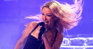 Η Ελένη Φουρέιρα παρουσιάζει το νέο της κομμάτι «Δεν κάνω εγώ για σπίτι»