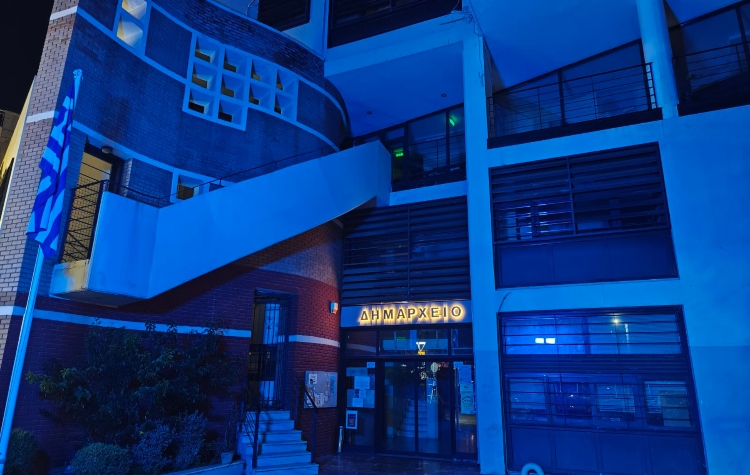 Φωταγωγήθηκε το Δημαρχείο Νέας Φιλαδέλφειας για την Παγκόσμια Ημέρα κατά του Καρκίνου