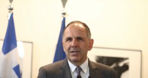 Γεραπετρίτης: Καλεί τους Έλληνες πολίτες να παραμείνουν σε ασφαλείς τοποθεσίες