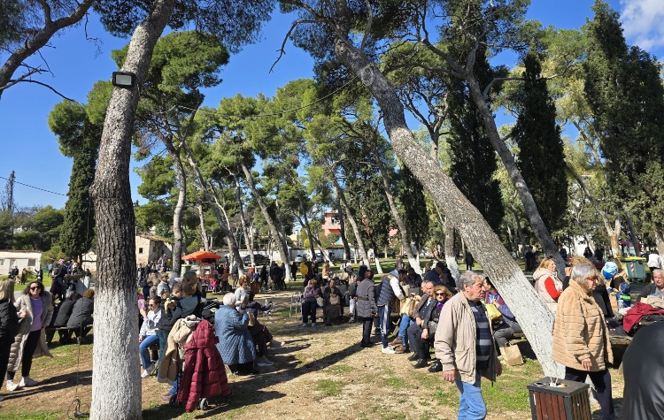 Χιλιάδες Ηρακλειώτες γιορτάζουν τα Κούλουμα στο Κτήμα Φιξ