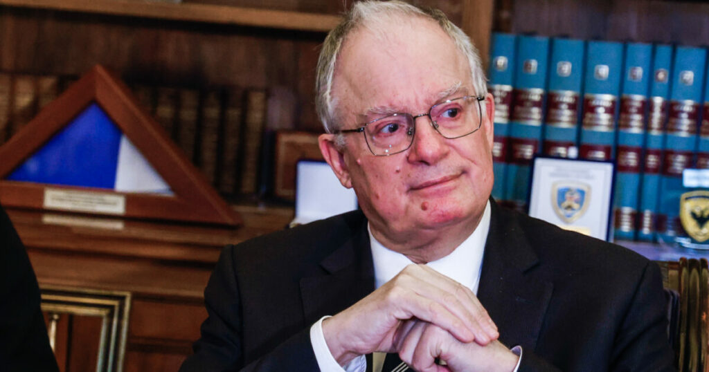 Κωνσταντίνος Τασούλας: Σημαντική η διατήρηση των ιστορικών φωτογραφιών της Καισαριανής