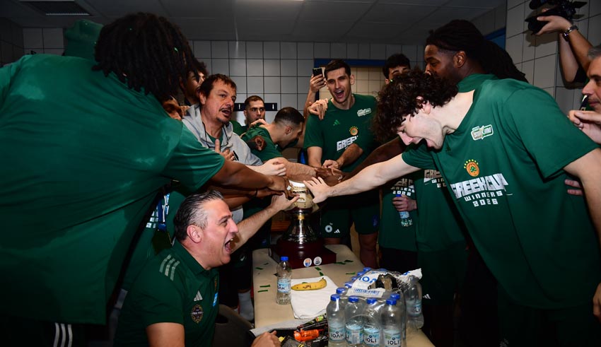 Ο Παναθηναϊκός κατέκτησε το Κύπελλο και το πανηγύρισε στην Κρήτη