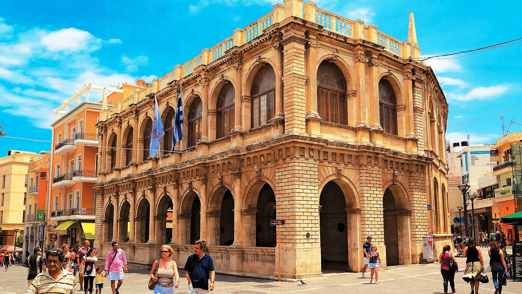 Φωταγωγήθηκε η Λότζια για την Παγκόσμια Ημέρα κατά του Καρκίνου