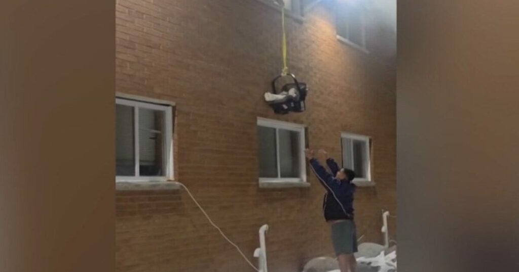 Δραματική διάσωση βρέφους από φλεγόμενο διαμέρισμα στο Μιλγουόκι