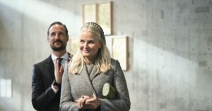 Η Μέτε-Μάριτ ζητά συγγνώμη για τις επαφές της με τον Επστάιν