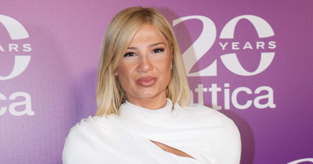 Φαίη Σκορδά: Αντιδράσεις για τα γαϊδουράκια στην Ύδρα