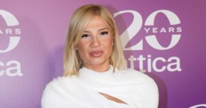 Φαίη Σκορδά: Αντιδράσεις για τα γαϊδουράκια στην Ύδρα