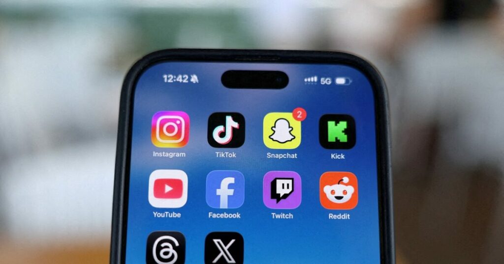 Η Πορτογαλία προχωρά σε απαγόρευση των social media για ανηλίκους