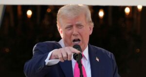 Τραμπ: Ο Χαμενεΐ πρέπει να ανησυχεί πολύ για τις εξελίξεις