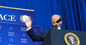 Τα παραλειπόμενα του Συμβουλίου Ειρήνης για τη Γάζα: Τραμπ και Ινφαντίνο