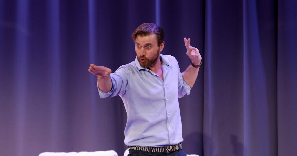 Σόλων Τσούνης: «Η μοναξιά μπορεί να είναι υγιής επιλογή»