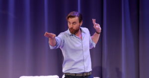 Σόλων Τσούνης: «Η μοναξιά μπορεί να είναι υγιής επιλογή»