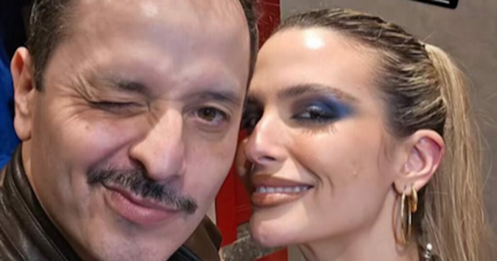 Αλέξανδρος Τσουβέλας: Ερμήνευσε Σώτη Βολάνη στο νυχτερινό κέντρο της Θεσσαλονίκης