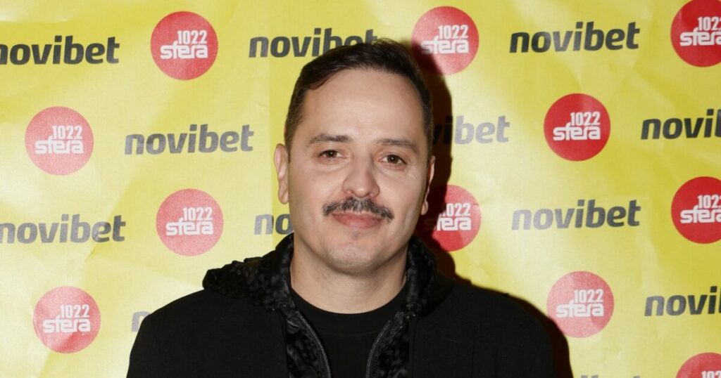 Αλέξανδρος Τσουβέλας: «Η σάτιρα θέλει προσοχή και σωστό timing»