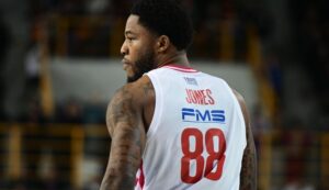 Ολυμπιακός: Ανησυχία για Τζόουνς μετά τον τραυματισμό