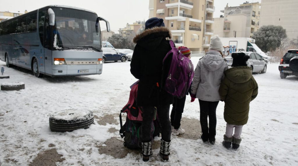 Δήμαρχος Διδυμοτείχου άνοιξε σχολεία εν μέσω χιονιού και τα έκλεισε