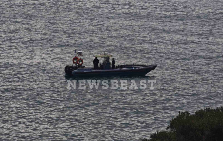 Σε εξέλιξη η επιχείρηση ανάσυρσης του 34χρονου δύτη από τη Βουλιαγμένη