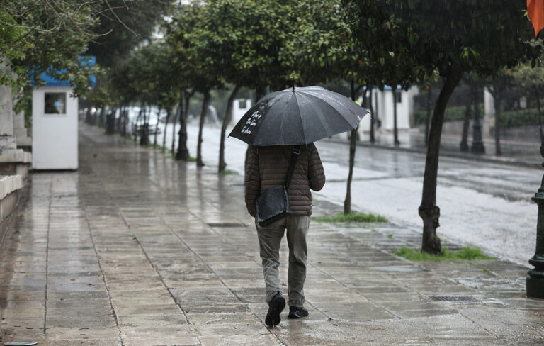 Καιρός: Νεφώσεις, βροχές και ισχυροί άνεμοι με θερμοκρασίες έως 19°C