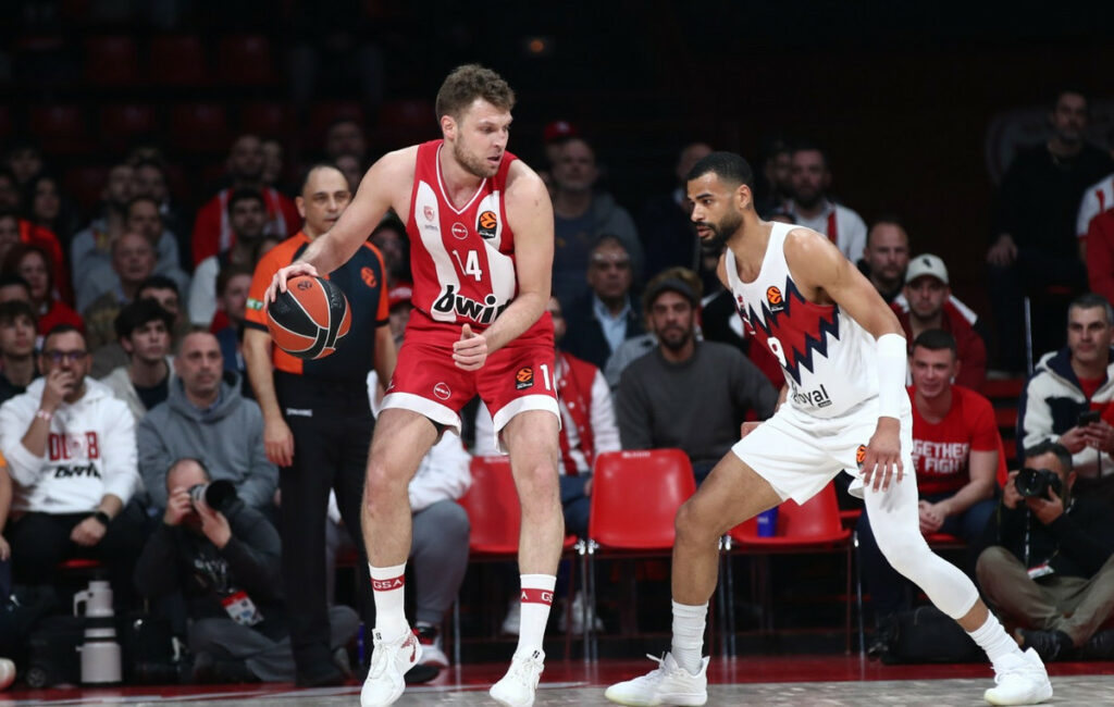 Ολυμπιακός νίκησε τη Μπασκόνια 90-80 και πλησιάζει πλεονέκτημα έδρας