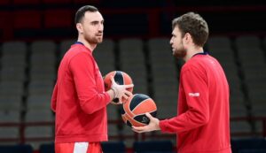 Αμφίβολη η συμμετοχή του Βεζένκοφ στον αγώνα με τον Παναθηναϊκό