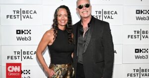 Ο Τζέιμς Χέτφιλντ των Metallica έκανε υποβρύχια πρόταση γάμου