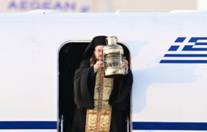 Πώς θα μεταφερθεί το Άγιο Φως στην Ελλάδα φέτος – Τα τέσσερα σενάρια