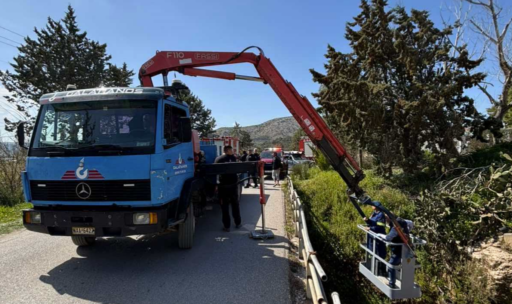 Δήμος Φυλής: Διάσωση ηλικιωμένου από κανάλι υδροδότησης