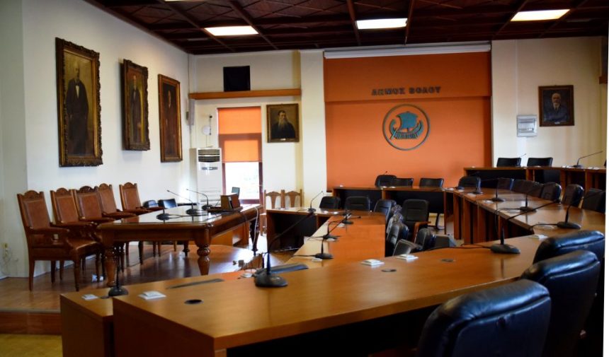 Ένταση στο δημοτικό συμβούλιο Βόλου: Αντιδήμαρχος αποκαλεί δημοτικό σύμβουλο "βλαμμένο"