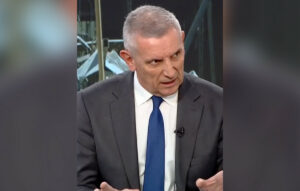 Κωνσταντίνος Φλώρος: Είμαστε στην αρχή του Γ΄ Παγκοσμίου Πολέμου