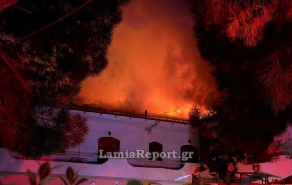 Φωτιά σε παιδικό σταθμό στη Λαμία – Απεγκλωβισμοί γειτονικών σπιτιών