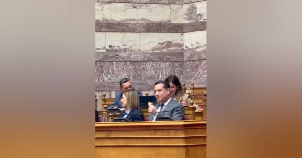 Η Ζωή Κωνσταντοπούλου δημοσιεύει βίντεο με τον Άδωνι Γεωργιάδη στη Βουλή