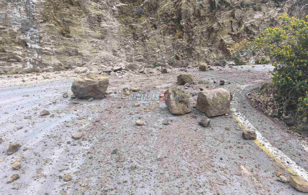 Συναγερμός στη Σαντορίνη λόγω κατολισθήσεων – Κλειστός ο δρόμος προς το λιμάνι