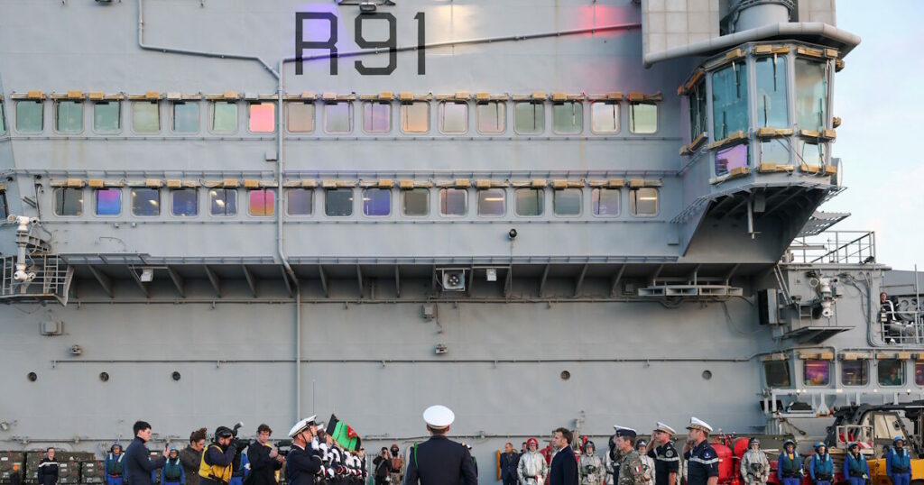 Γκάφα Γάλλου αξιωματικού αποκάλυψε τη θέση του αεροπλανοφόρου «Σαρλ Ντε Γκολ»