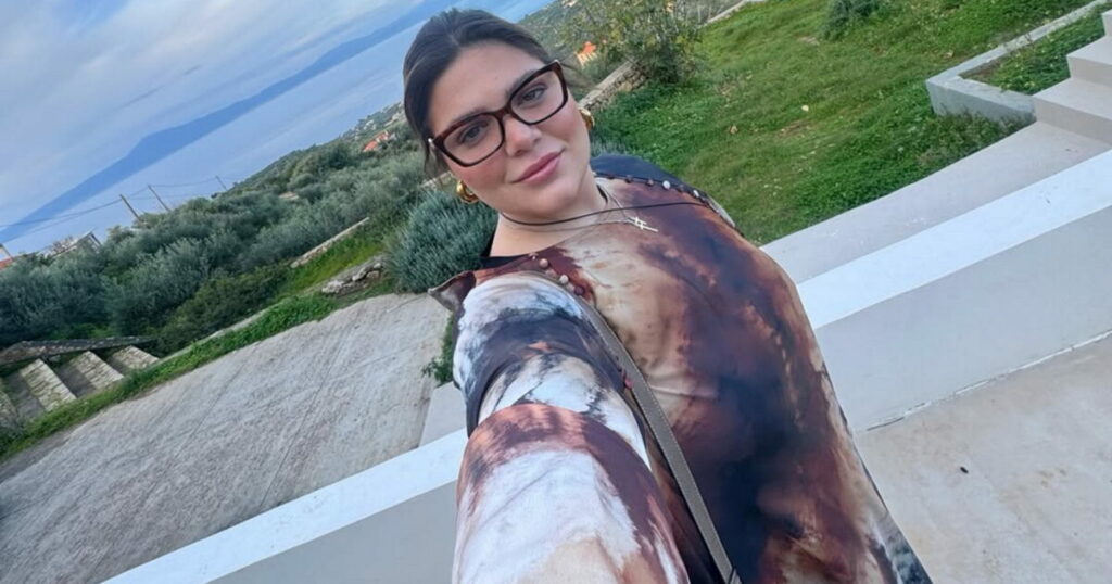 Δανάη Μπάρκα: Ρομαντικές στιγμές στην παραλία με τον σύντροφό της