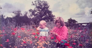 Ο πρίγκιπας Γουίλιαμ μοιράζεται σπάνια φωτογραφία με τη Νταϊάνα για τη Μητέρα