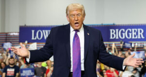 Τραμπ: Απειλές κατά Ιράν αν δεν ανοίξει τα Στενά του Ορμούζ