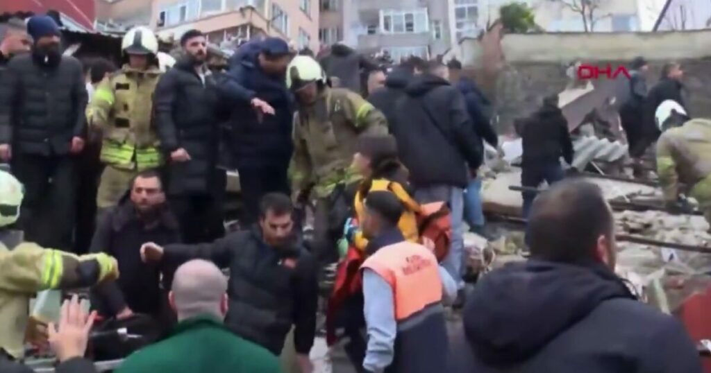 Κωνσταντινούπολη: Κατέρρευσαν δύο κτίρια - Τρεις τραυματίες και δύο εγκλωβισμένοι