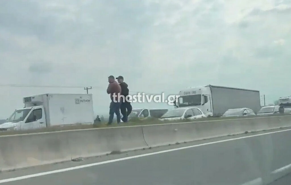 Φωτιά σε φορτηγό στην ΕΟ Θεσσαλονίκης – Σερρών προκαλεί κυκλοφοριακό χάος