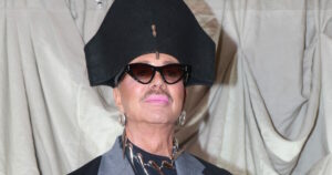 Λάκης Γαβαλάς: Μου λείπει ένα παιδί, το τελευταίο μου φλερτ ήταν μια υπάλληλος γηροκομείου